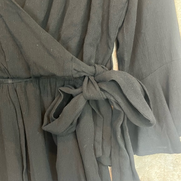 ShowPo Black Rayon Shorts Romper Faux Wrap Jumpsuit Sz 4 - Picture 6 of 16